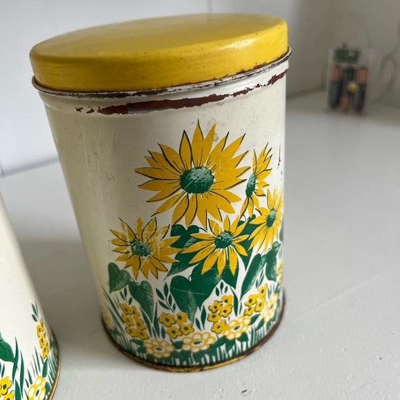 Set of 4 Vintage Metal Canisters - Picture 8 of 10